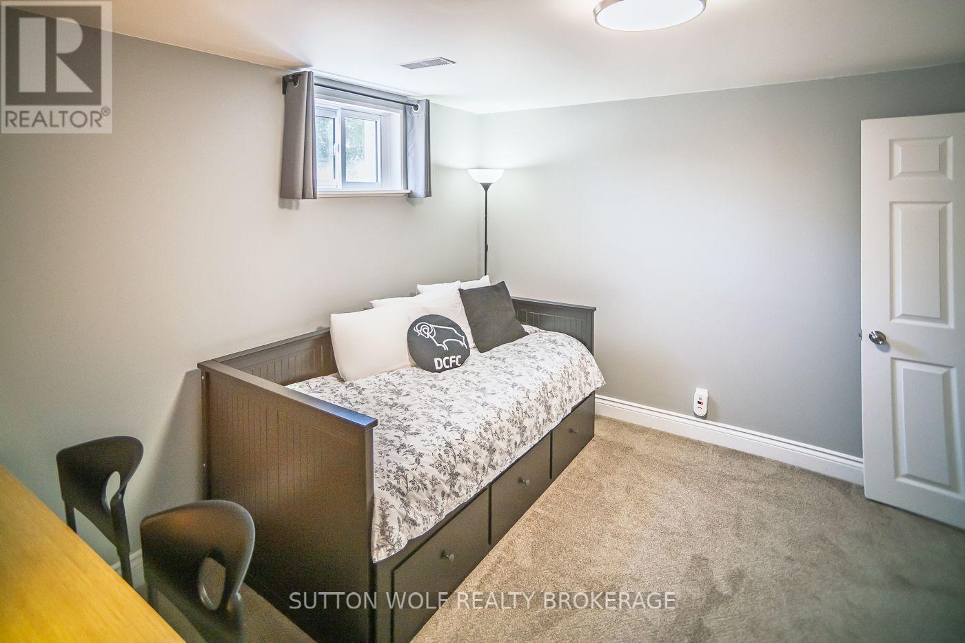 112 METCALFE STREET E - 39