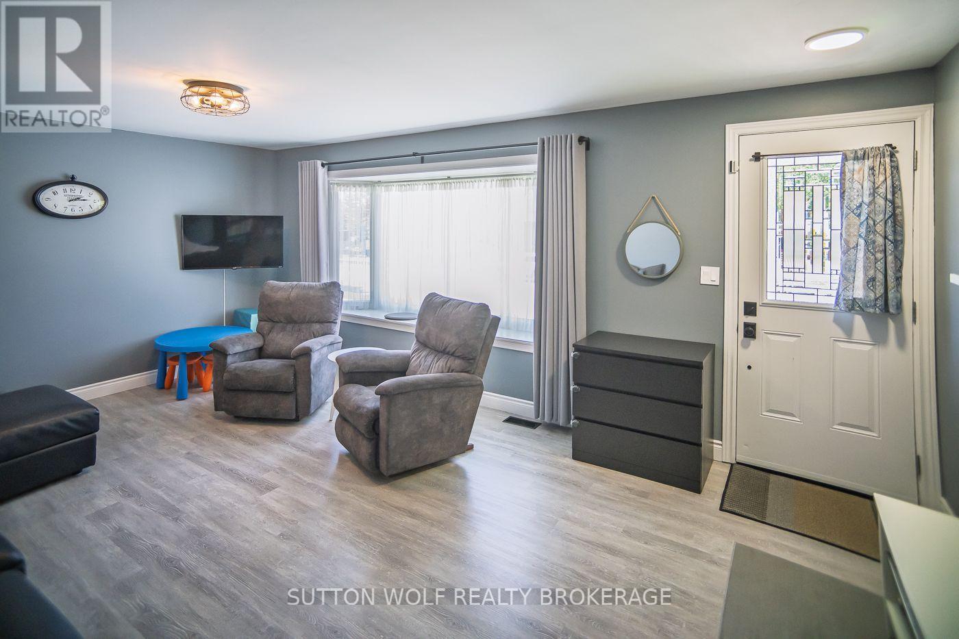 112 METCALFE STREET E - 5