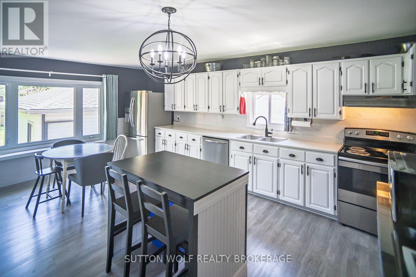 112 METCALFE STREET E - 7