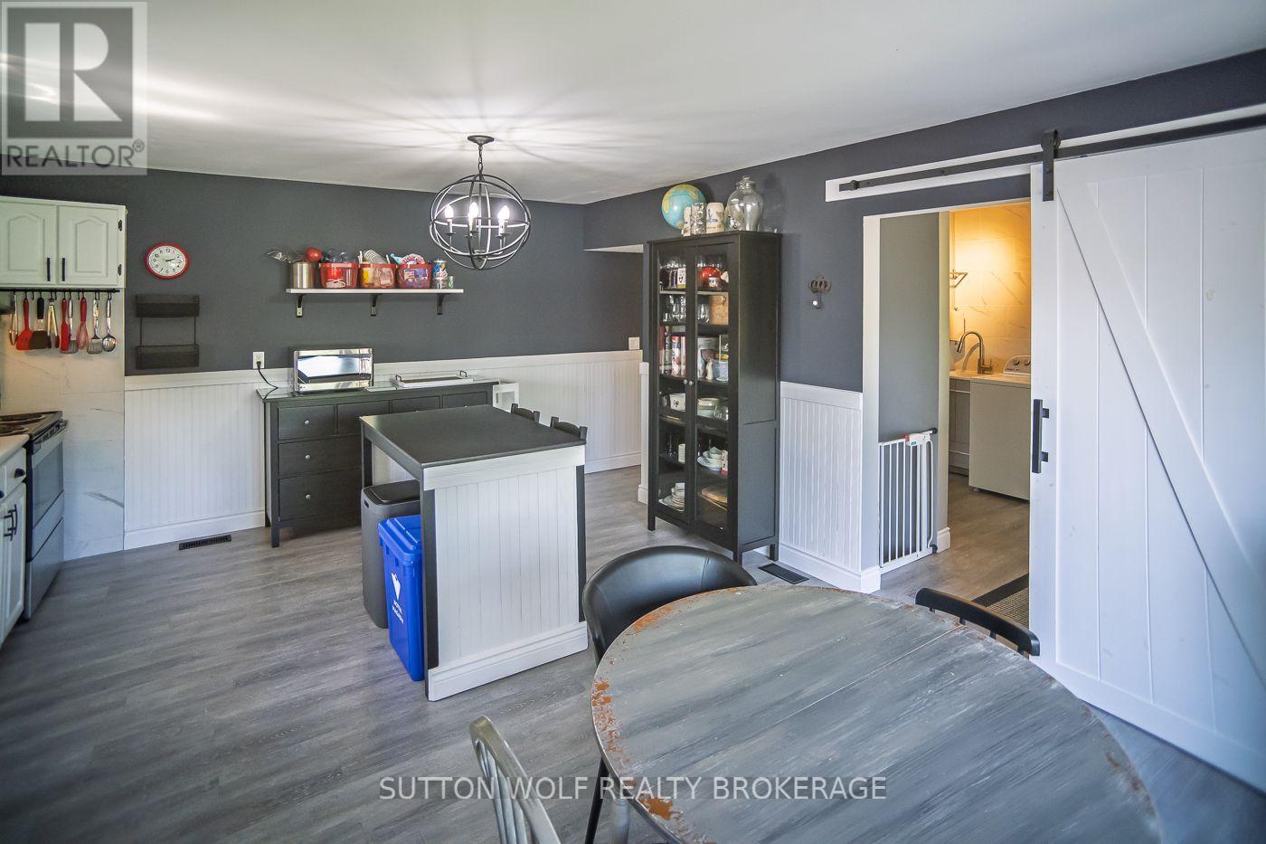 112 METCALFE STREET E - 9