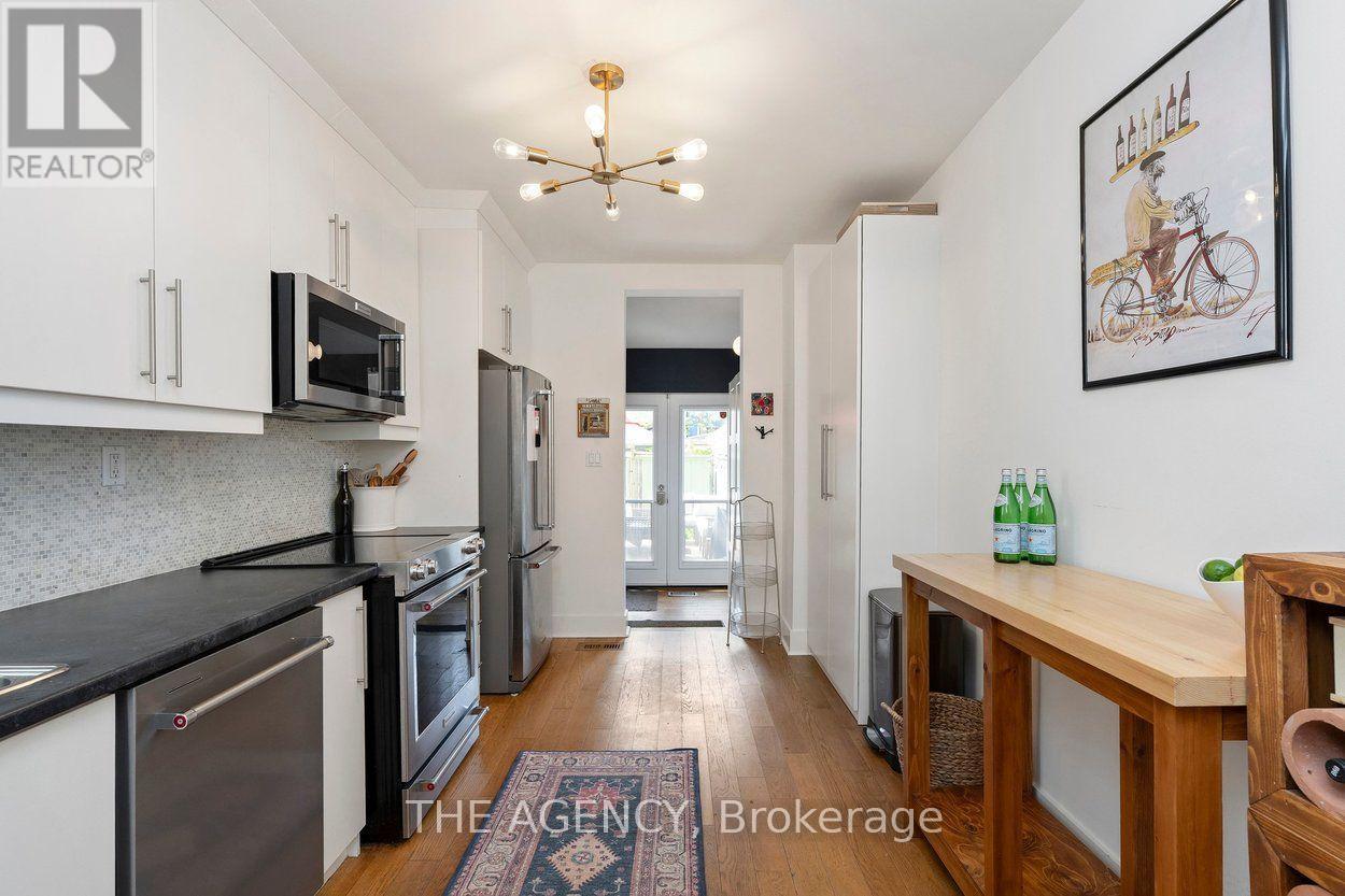 110 HASTINGS AVENUE - 12