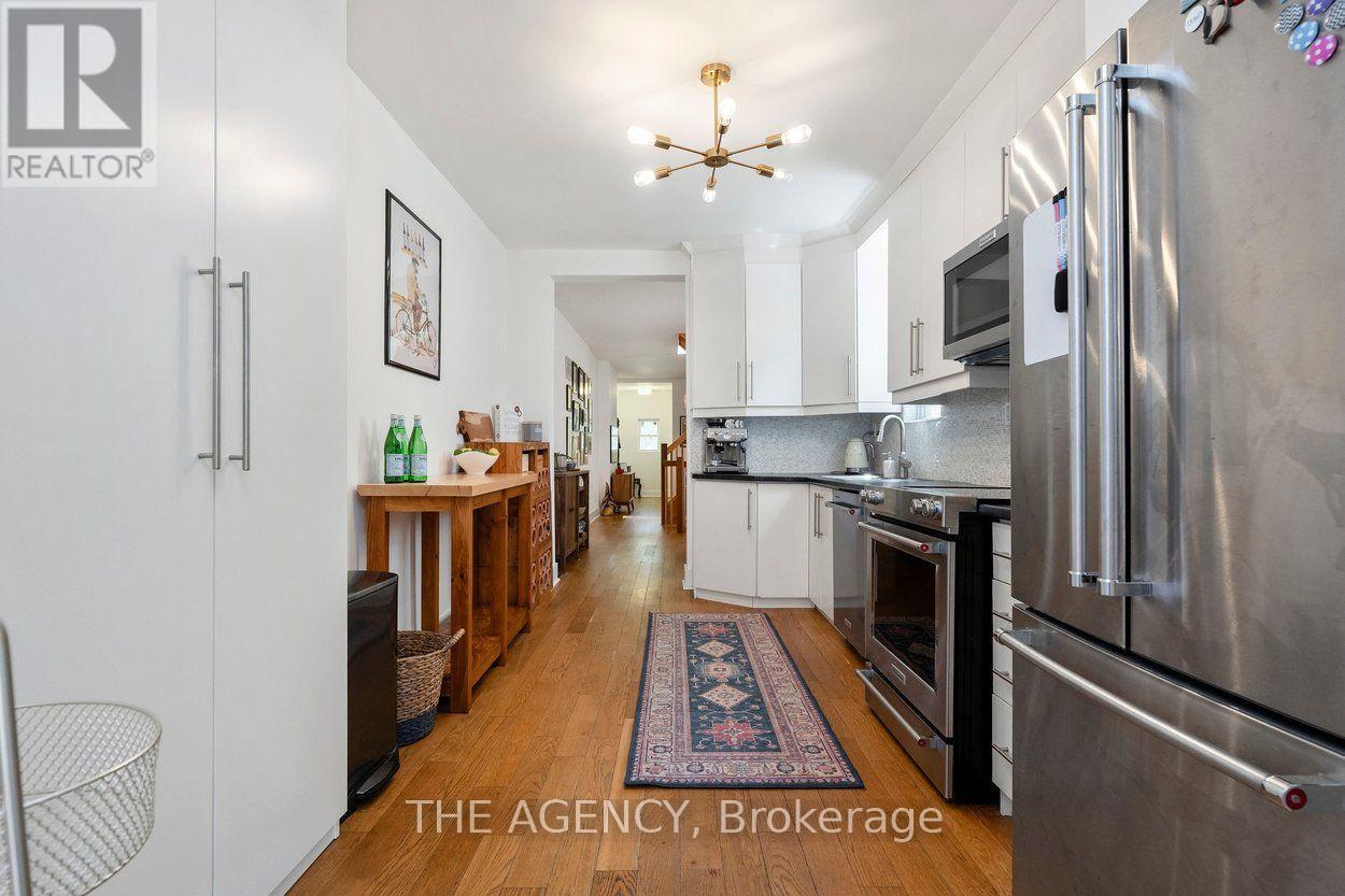 110 HASTINGS AVENUE - 14