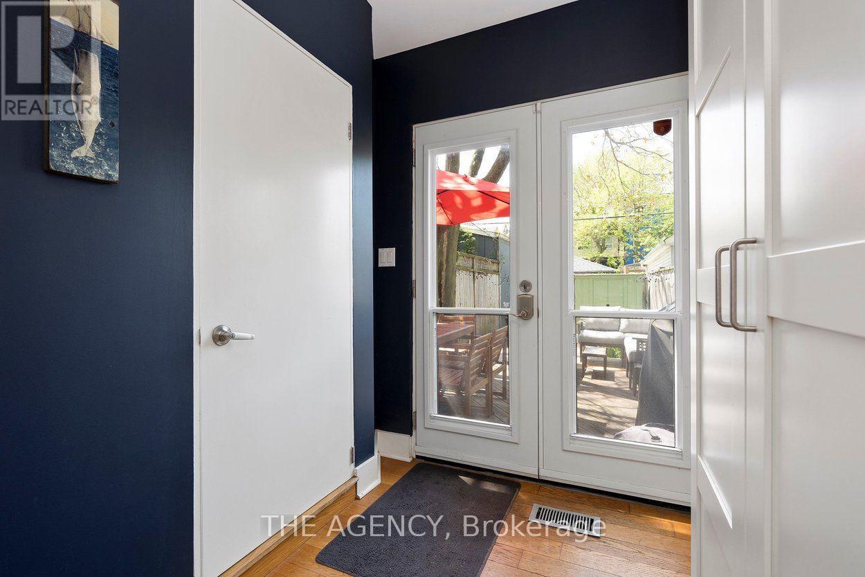 110 HASTINGS AVENUE - 15