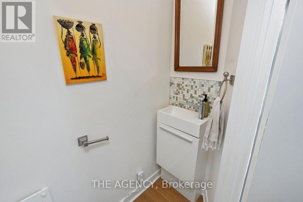 110 HASTINGS AVENUE - 16