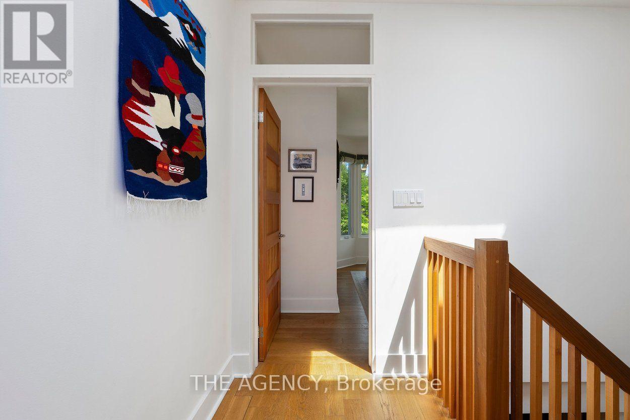 110 HASTINGS AVENUE - 25