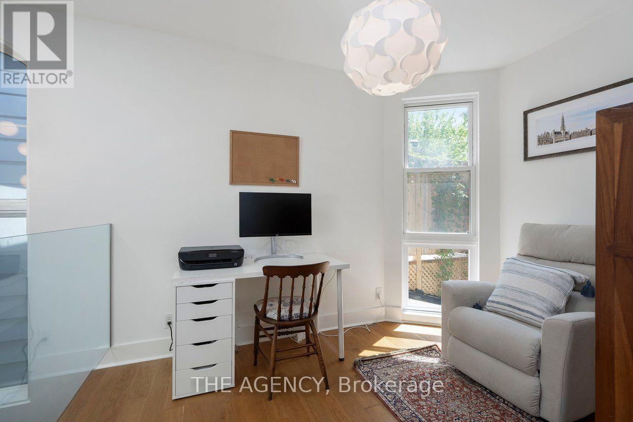 110 HASTINGS AVENUE - 30