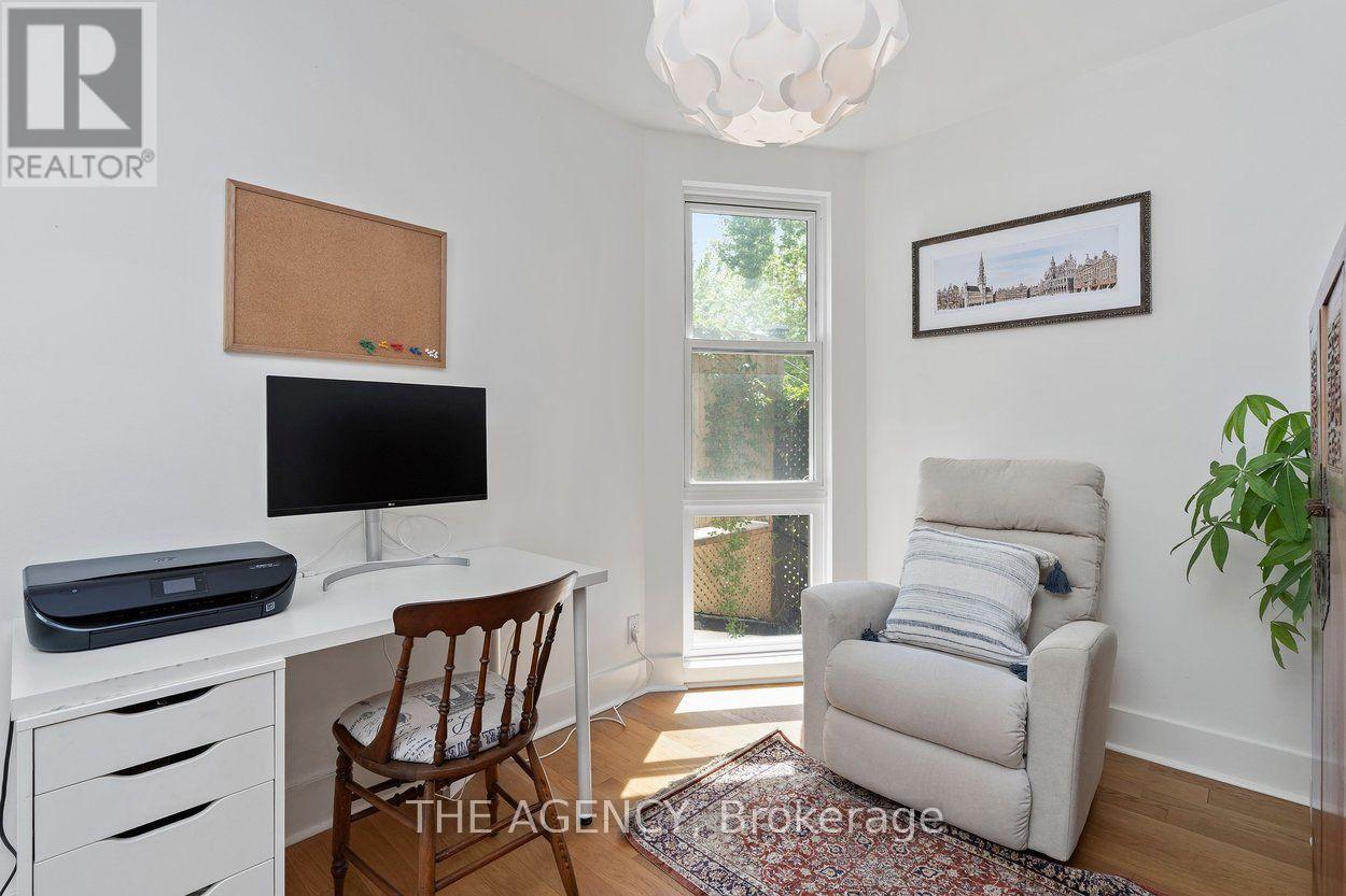 110 HASTINGS AVENUE - 31