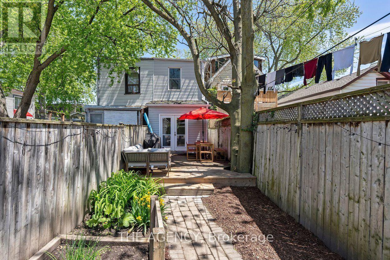 110 HASTINGS AVENUE - 38
