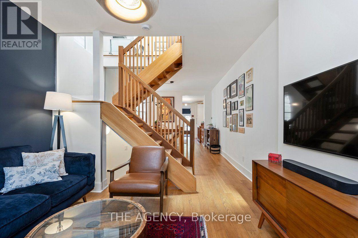 110 HASTINGS AVENUE - 9