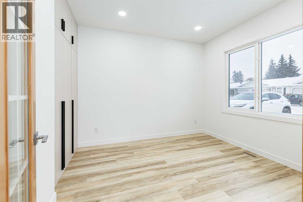 #2, 4738 49A Avenue - 11