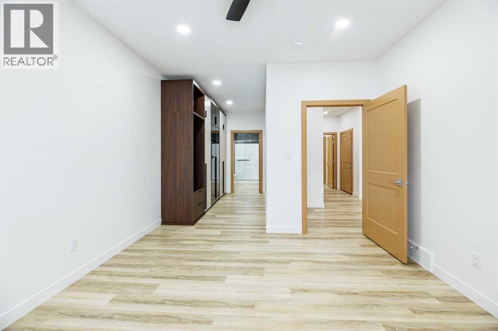 #2, 4738 49A Avenue - 18