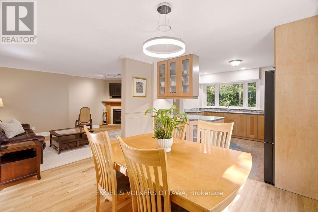 401 ST. DENIS STREET - 10