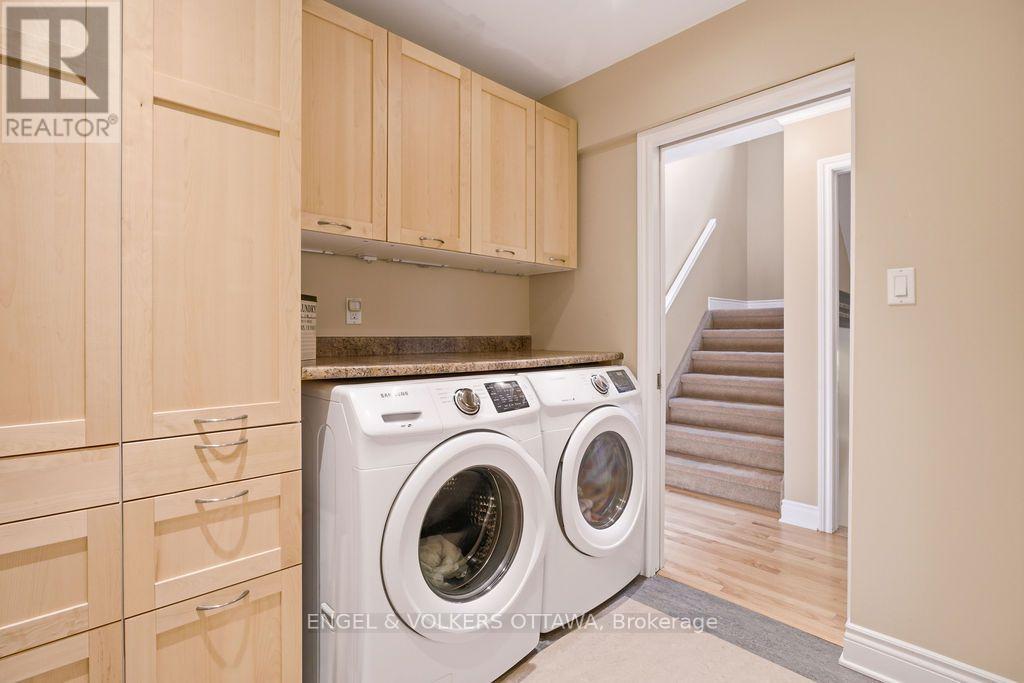 401 ST. DENIS STREET - 17