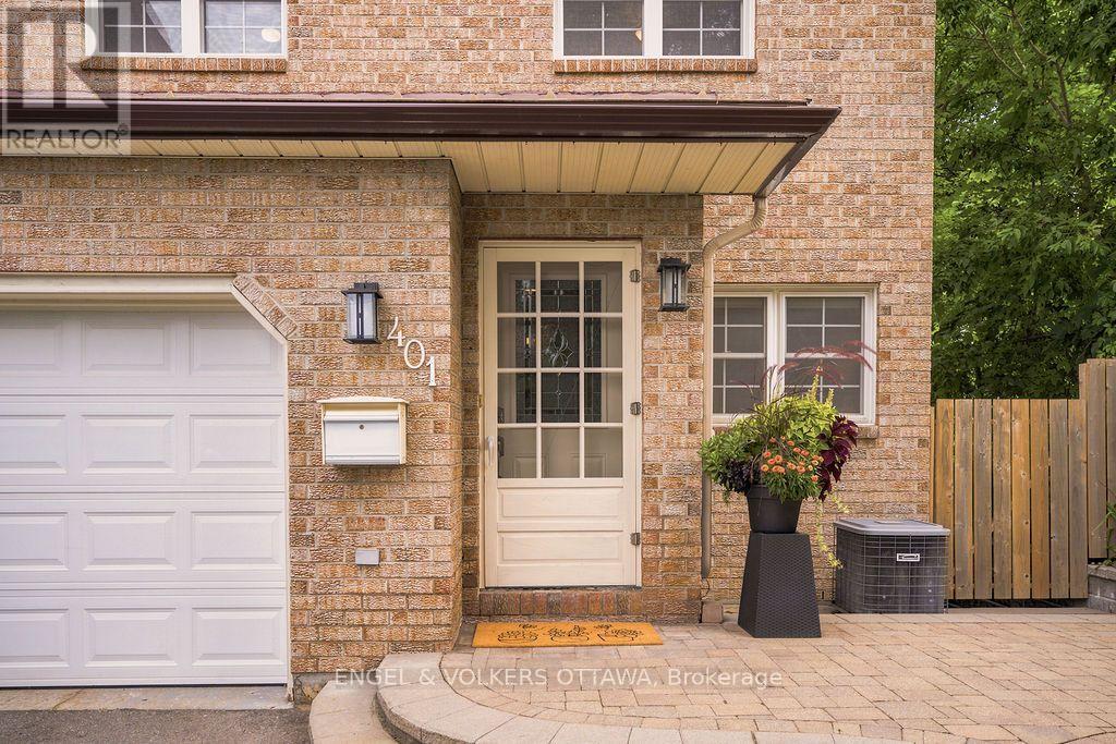 401 ST. DENIS STREET - 2