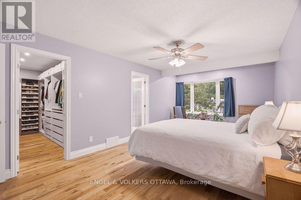 401 ST. DENIS STREET - 22