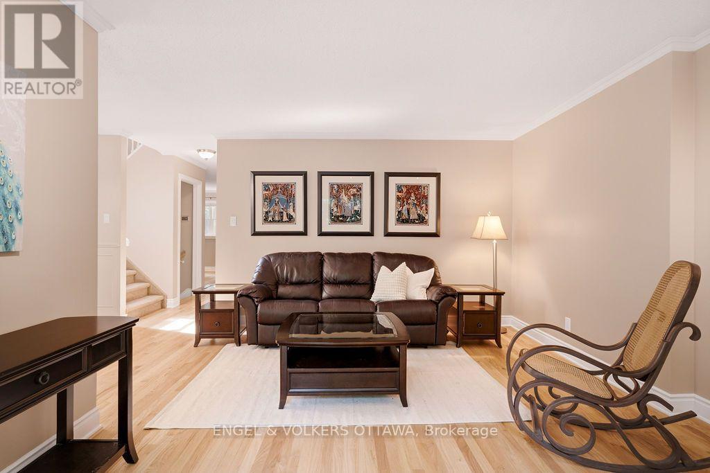 401 ST. DENIS STREET - 3