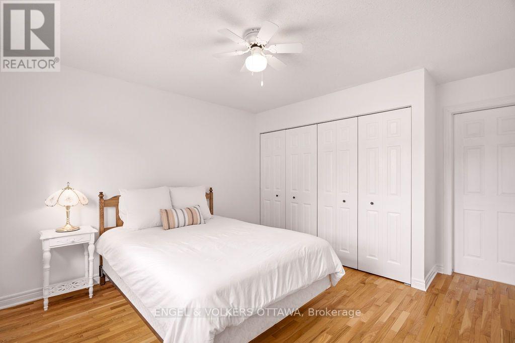 401 ST. DENIS STREET - 30