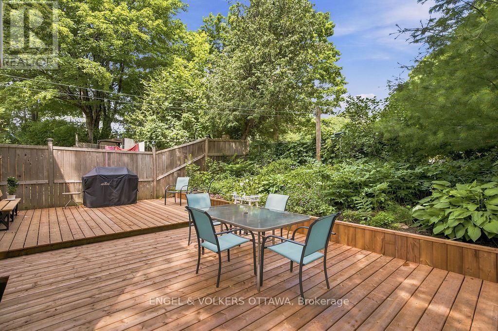 401 ST. DENIS STREET - 36