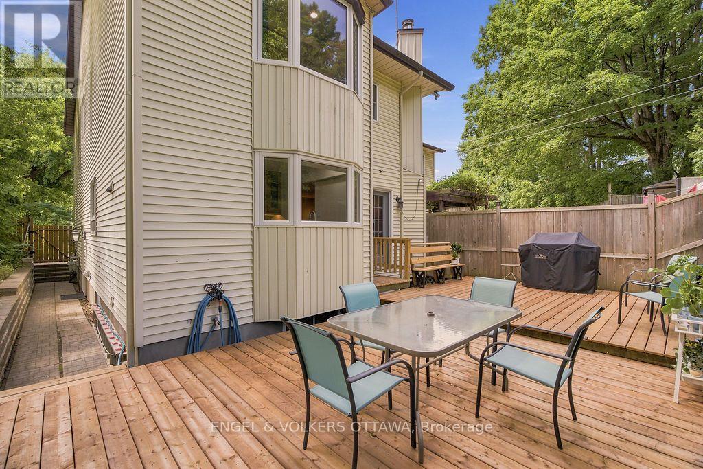 401 ST. DENIS STREET - 38