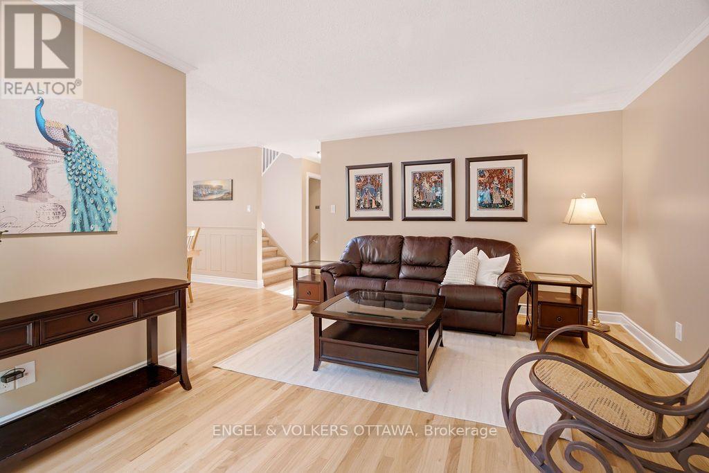 401 ST. DENIS STREET - 4