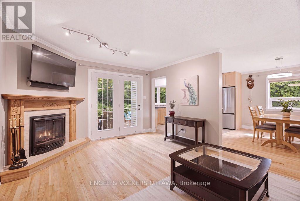 401 ST. DENIS STREET - 5