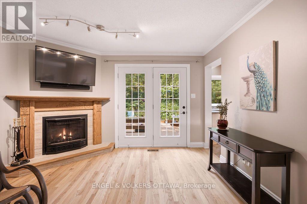 401 ST. DENIS STREET - 7