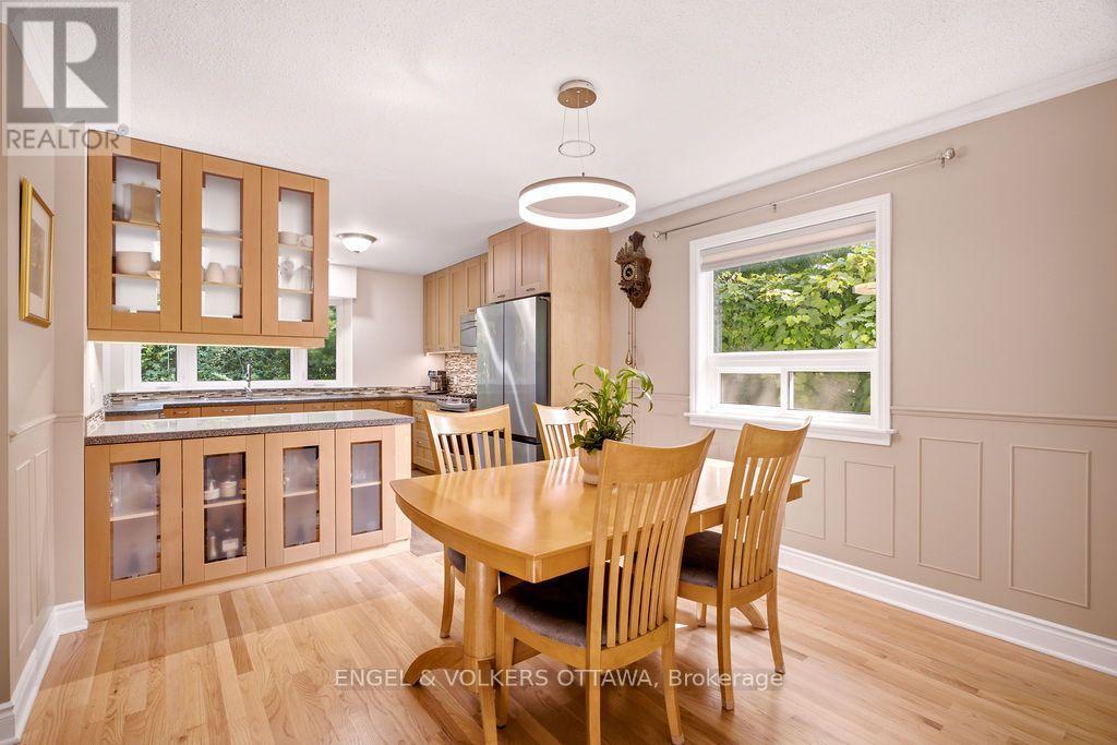 401 ST. DENIS STREET - 8