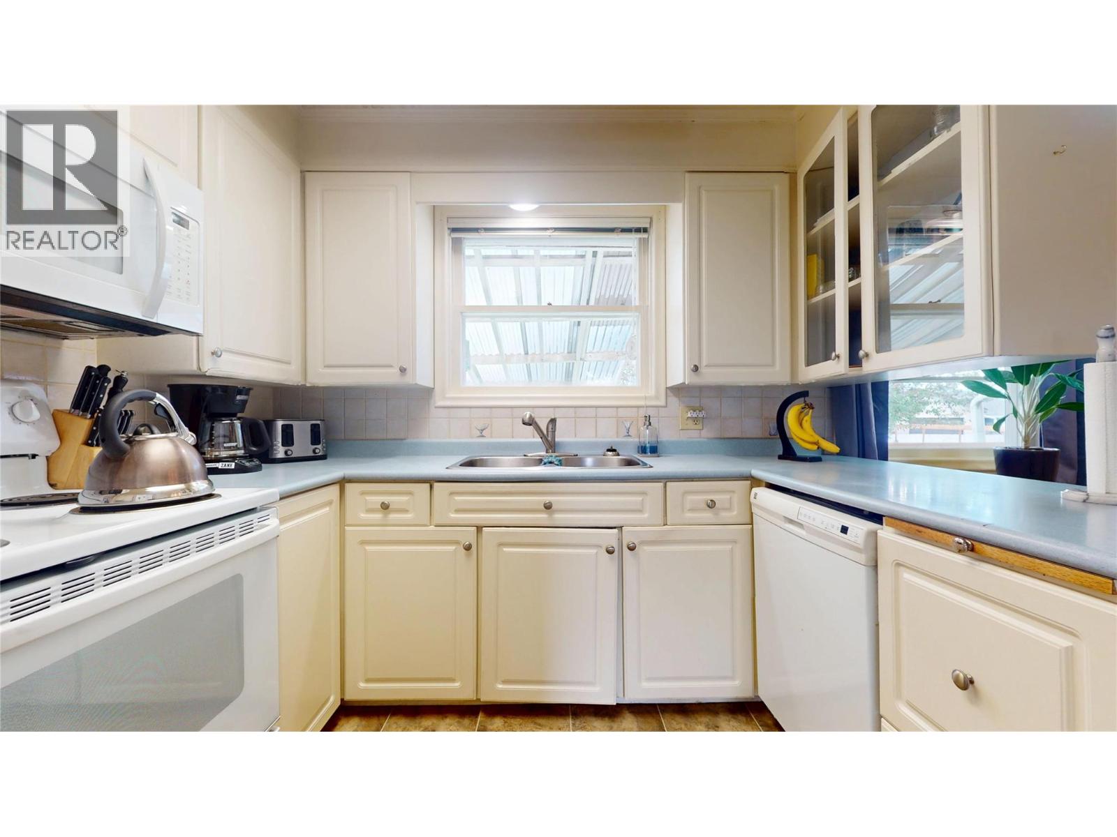 511 14TH Avenue S - 11