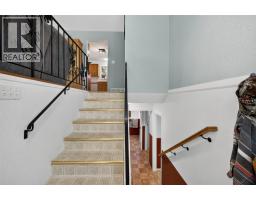 4pc Bathroom - 2250 Auto Road Se, Salmon Arm, BC V1E1K5 Photo 10
