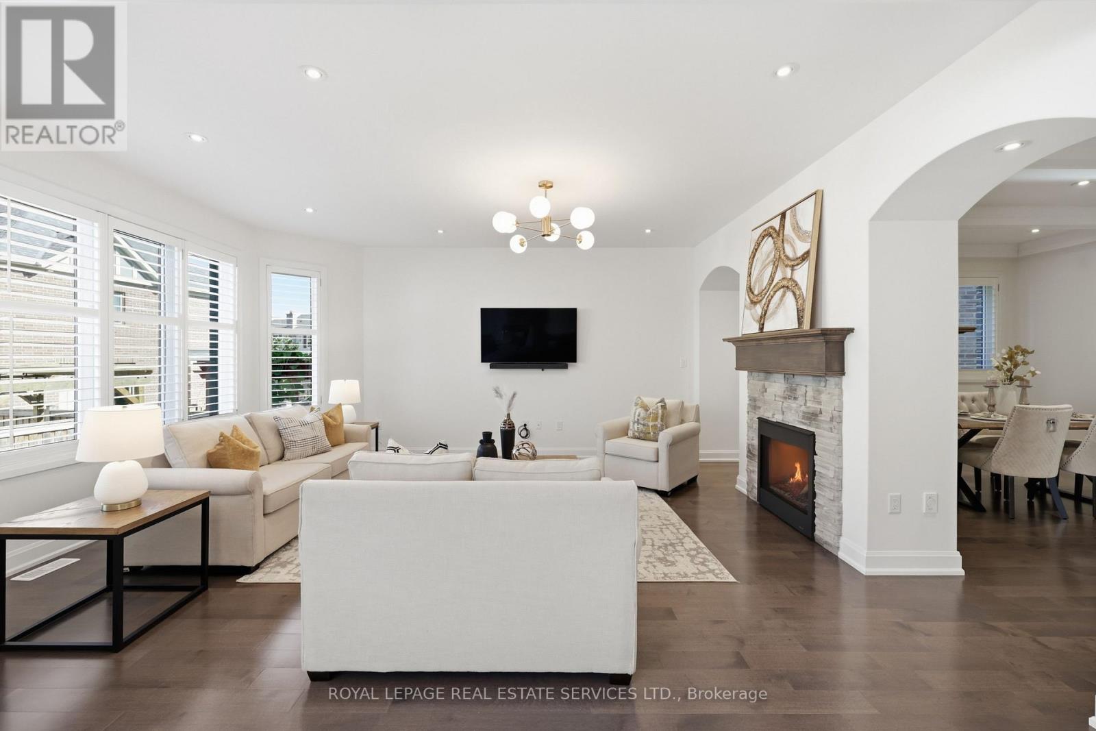 272 WISTERIA WAY - 19