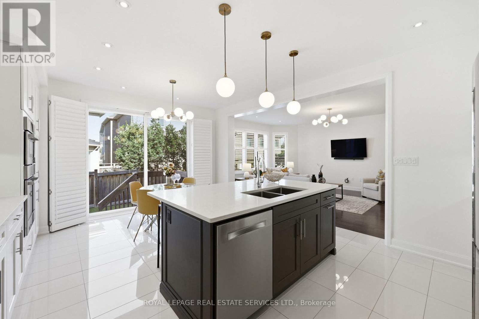 272 WISTERIA WAY - 22
