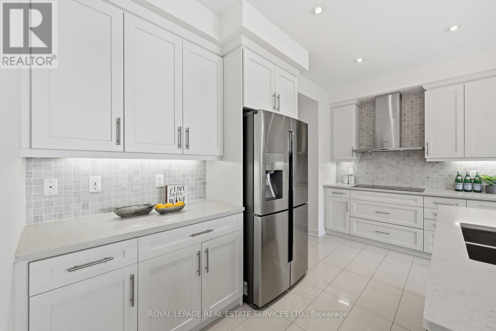 272 WISTERIA WAY - 25
