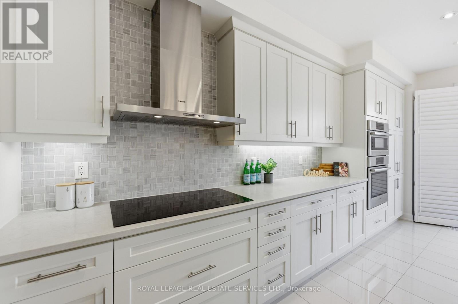 272 WISTERIA WAY - 26