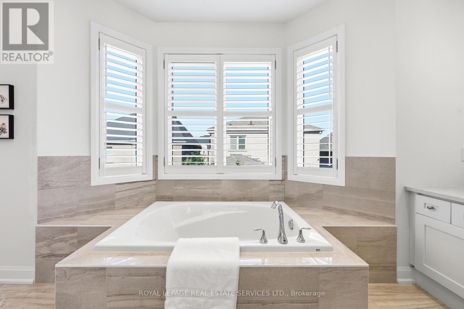 272 WISTERIA WAY - 41
