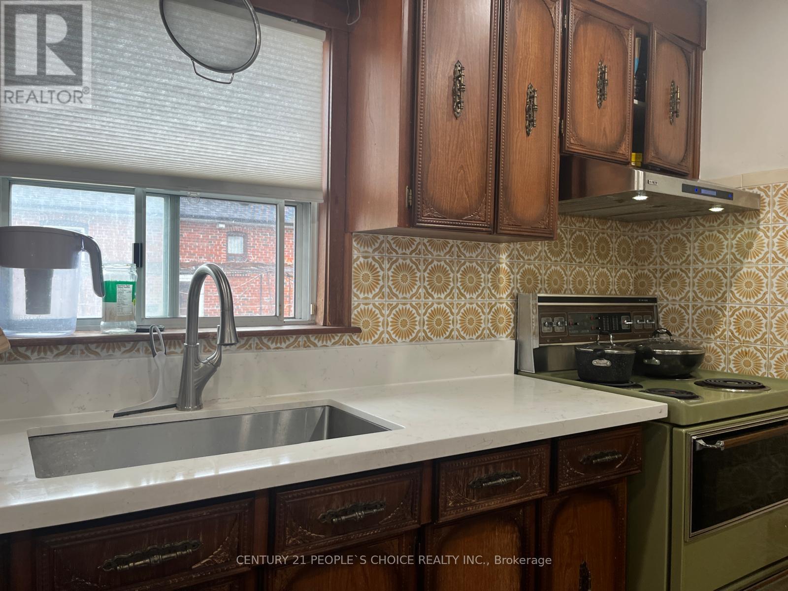 10 ROSEWOOD AVENUE - 11