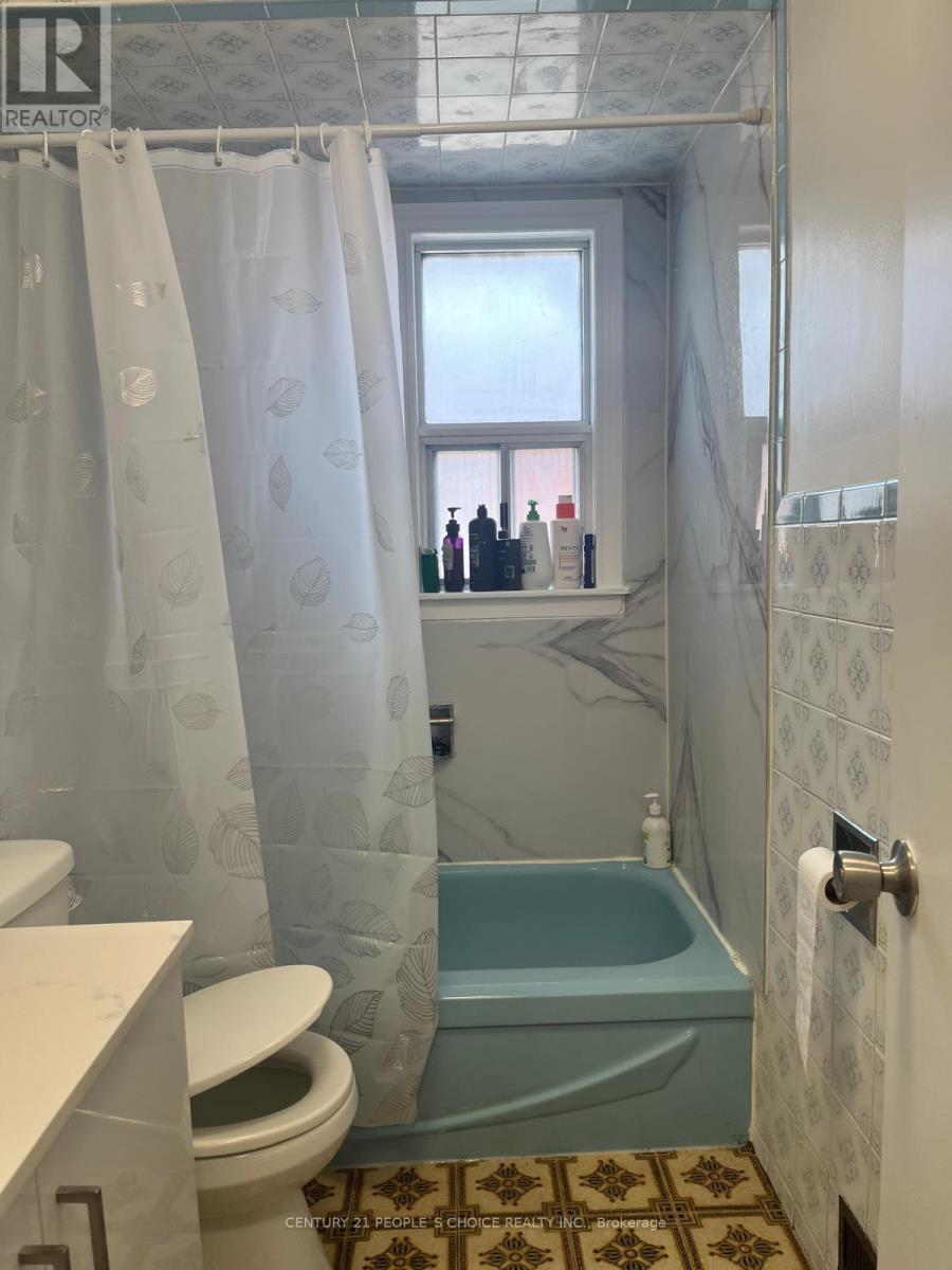 10 ROSEWOOD AVENUE - 20