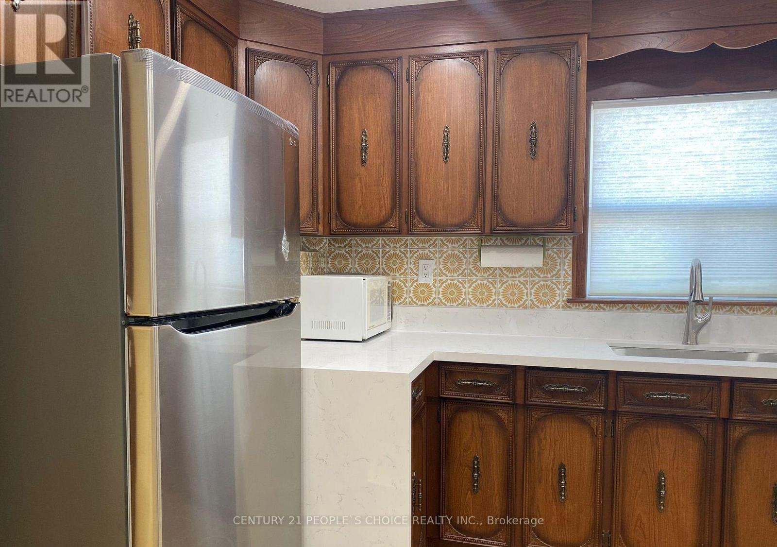 10 ROSEWOOD AVENUE - 22
