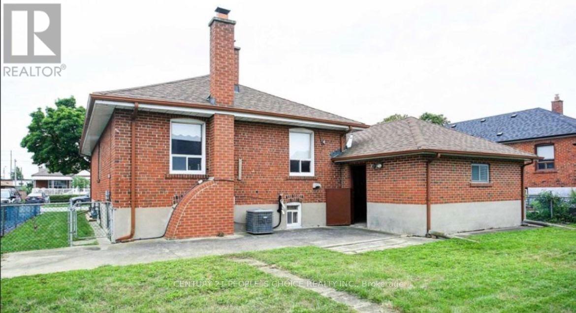 10 ROSEWOOD AVENUE - 23