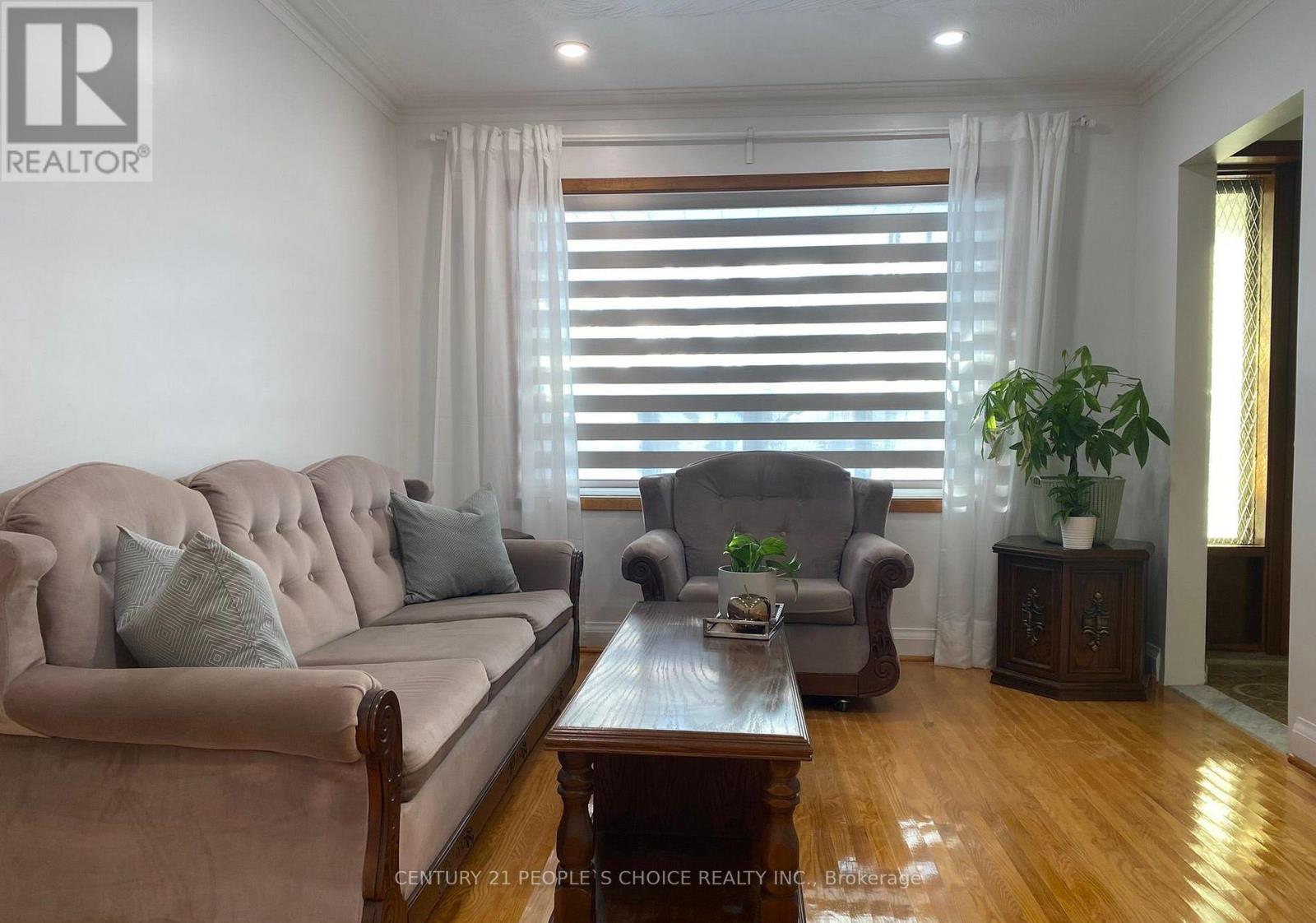 10 ROSEWOOD AVENUE - 3