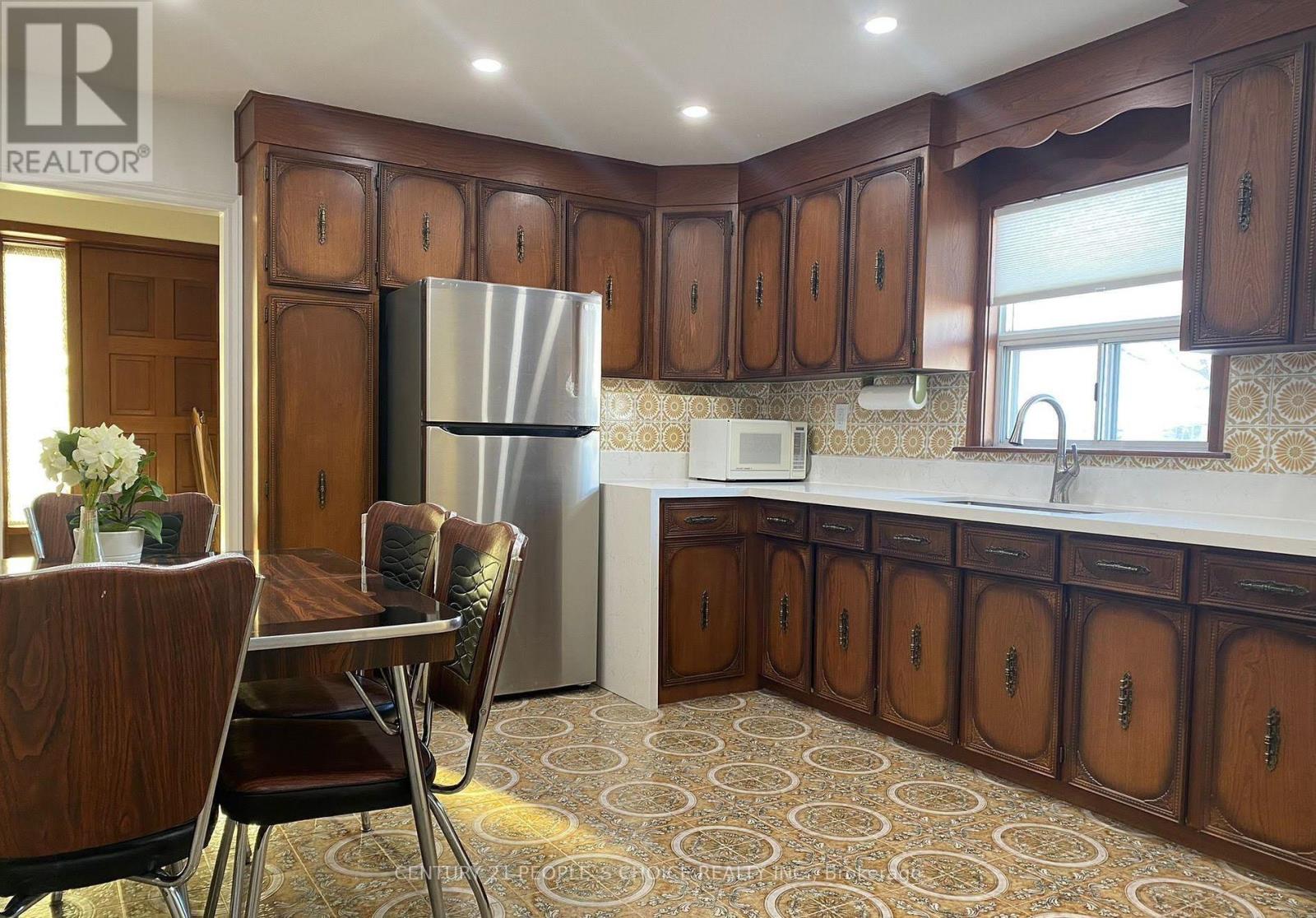 10 ROSEWOOD AVENUE - 5