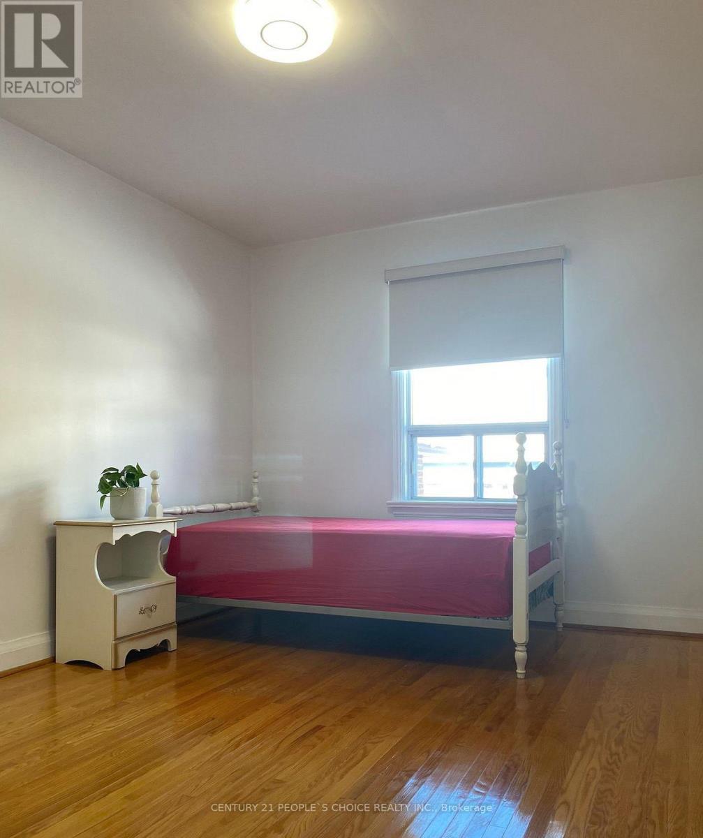 10 ROSEWOOD AVENUE - 6