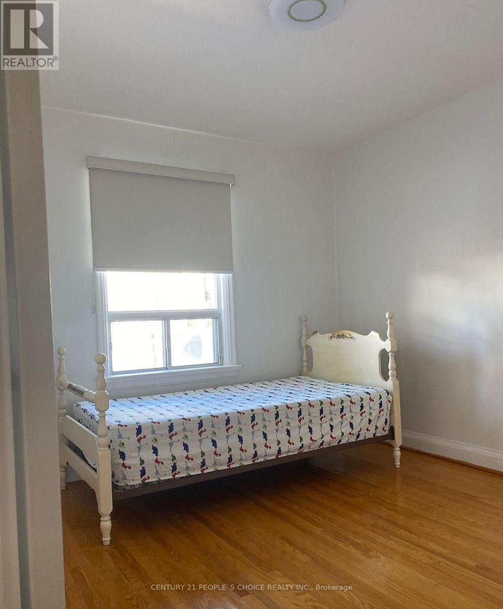 10 ROSEWOOD AVENUE - 7