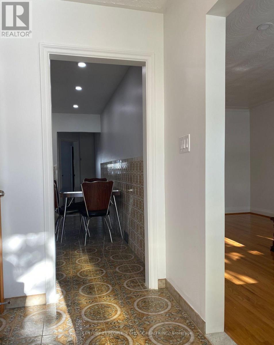 10 ROSEWOOD AVENUE - 9