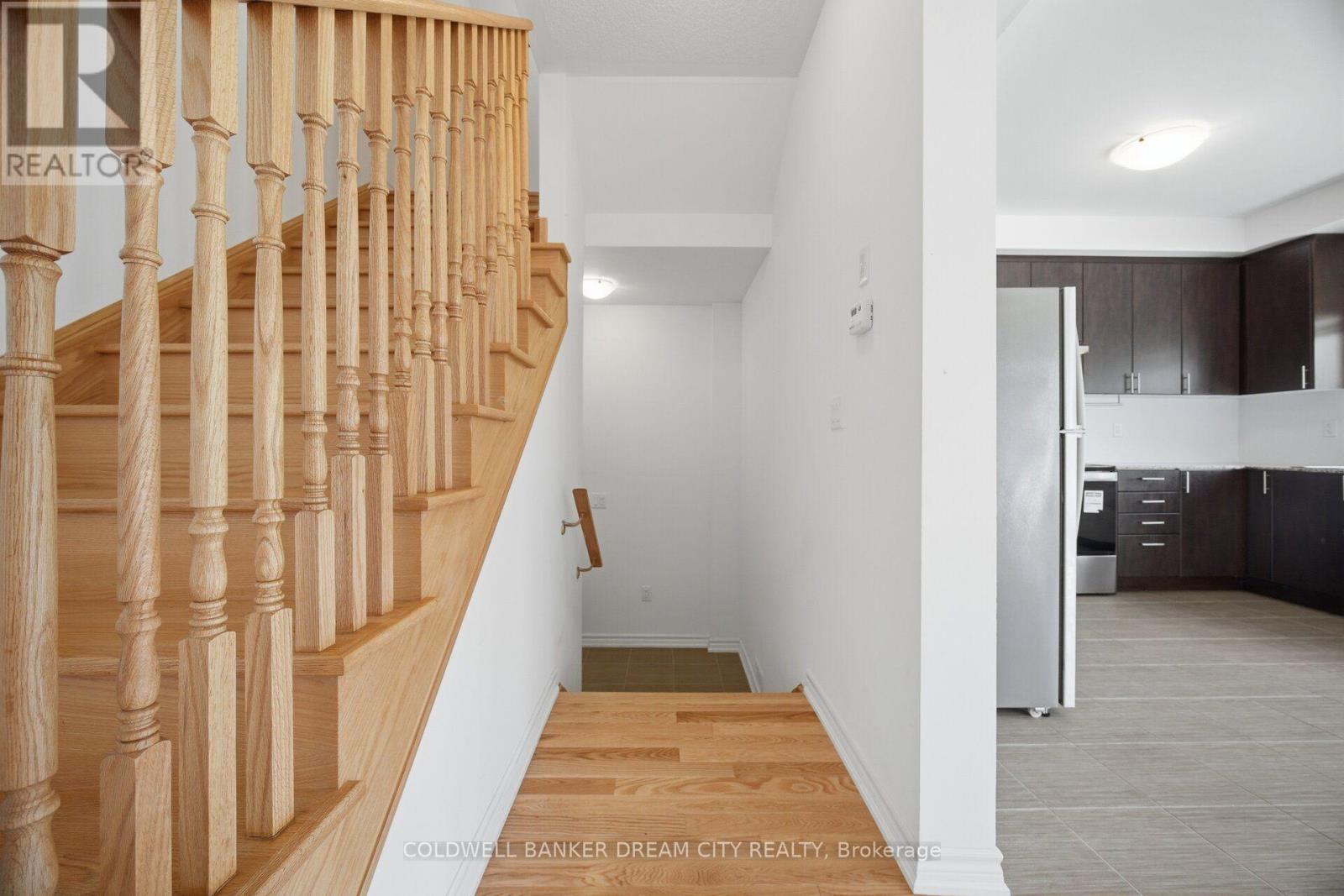 420 VANDUSEN AVENUE - 33
