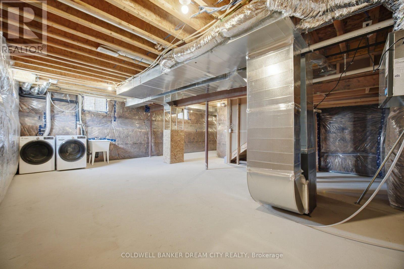 420 VANDUSEN AVENUE - 35