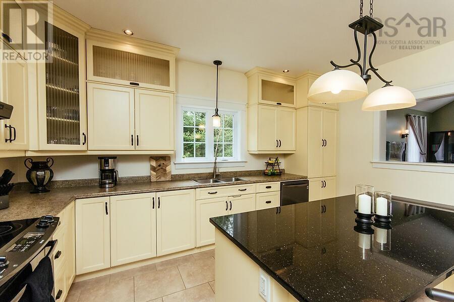 2249 Sackville Drive - 16