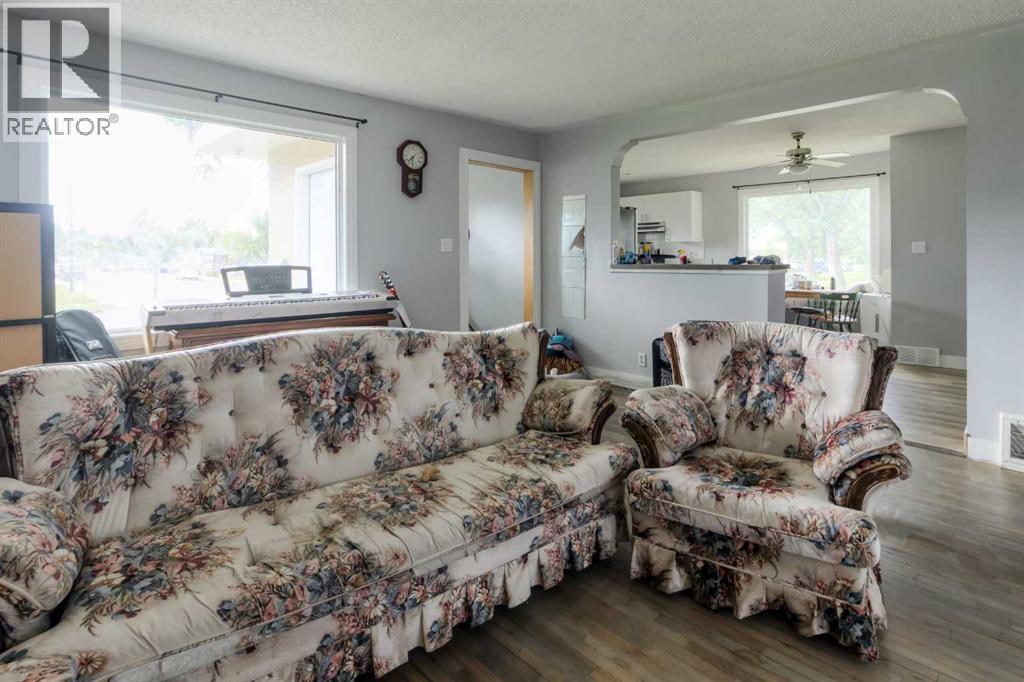 2001 10 Avenue S - 11
