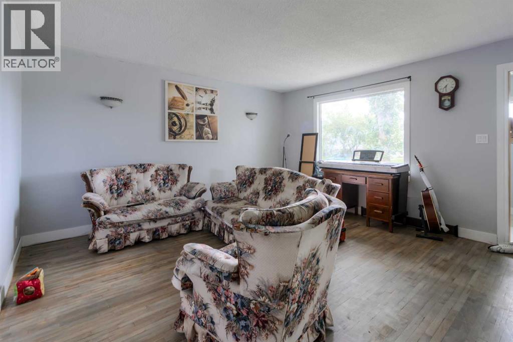 2001 10 Avenue S - 9