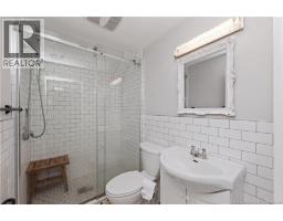 68-70 Arlington Drive, photo 22