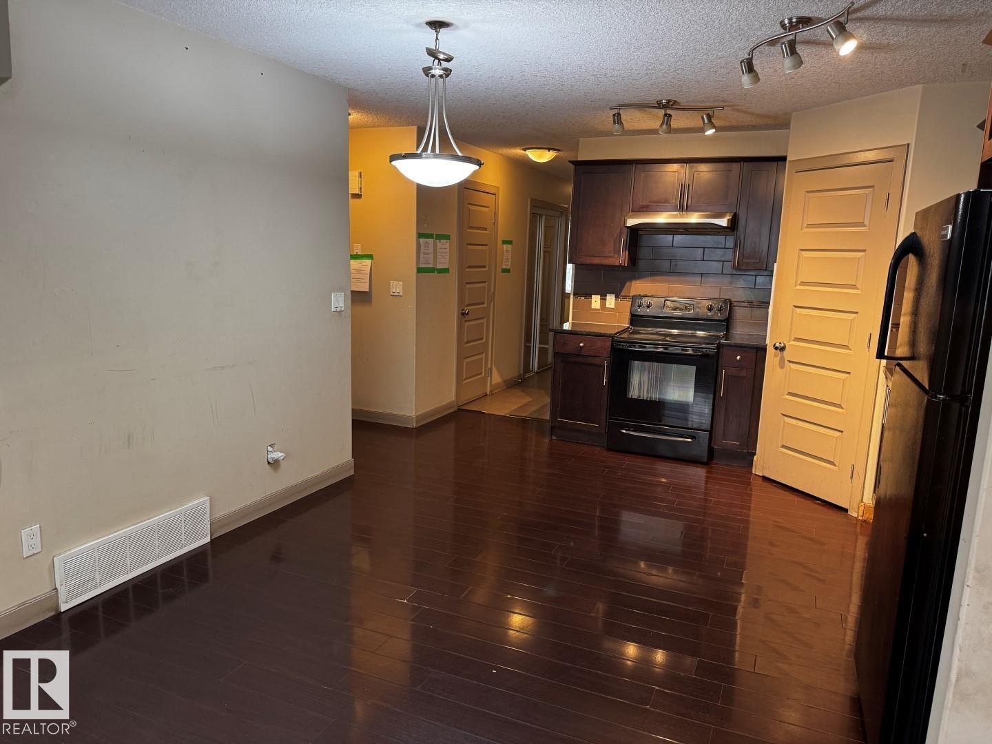 #6 1820 34 AV NW - 4